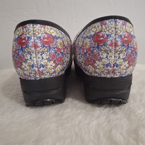Women's Skechers Slip Resistant Work Clogs Size 9. - Picture 3 of 7